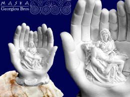 Pieta w dłoniach -alabaster grecki